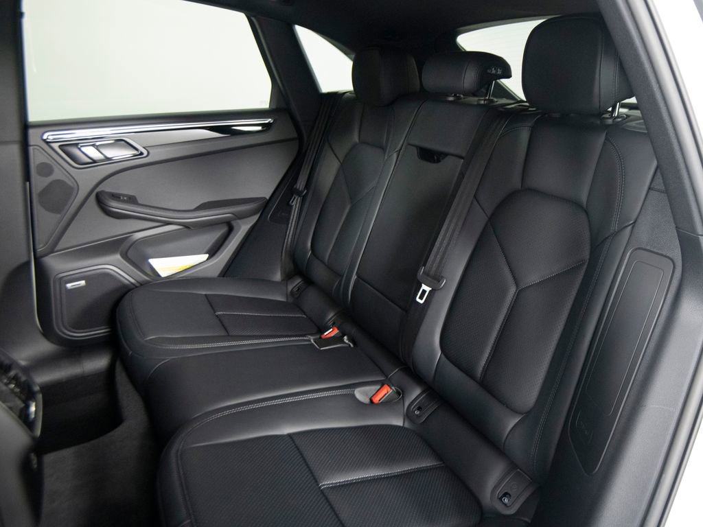 Certified 2025 Porsche Macan image 35
