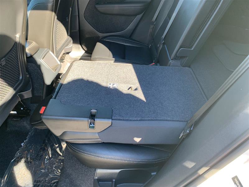 Used 2019 Volvo XC40 T5 Momentum image 40