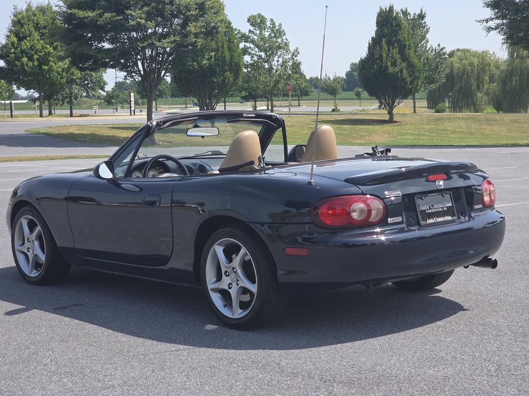 Used 2001 MAZDA MX-5 Miata RWD image 6