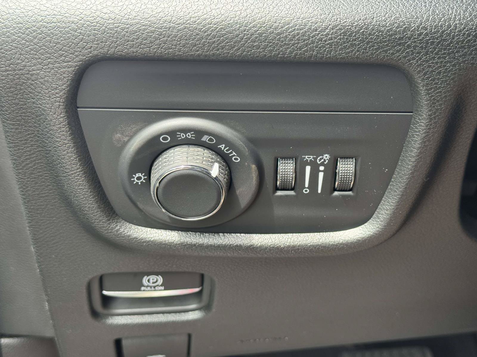 Used 2026 Jeep Grand Cherokee Altitude AWD/4WD image 19