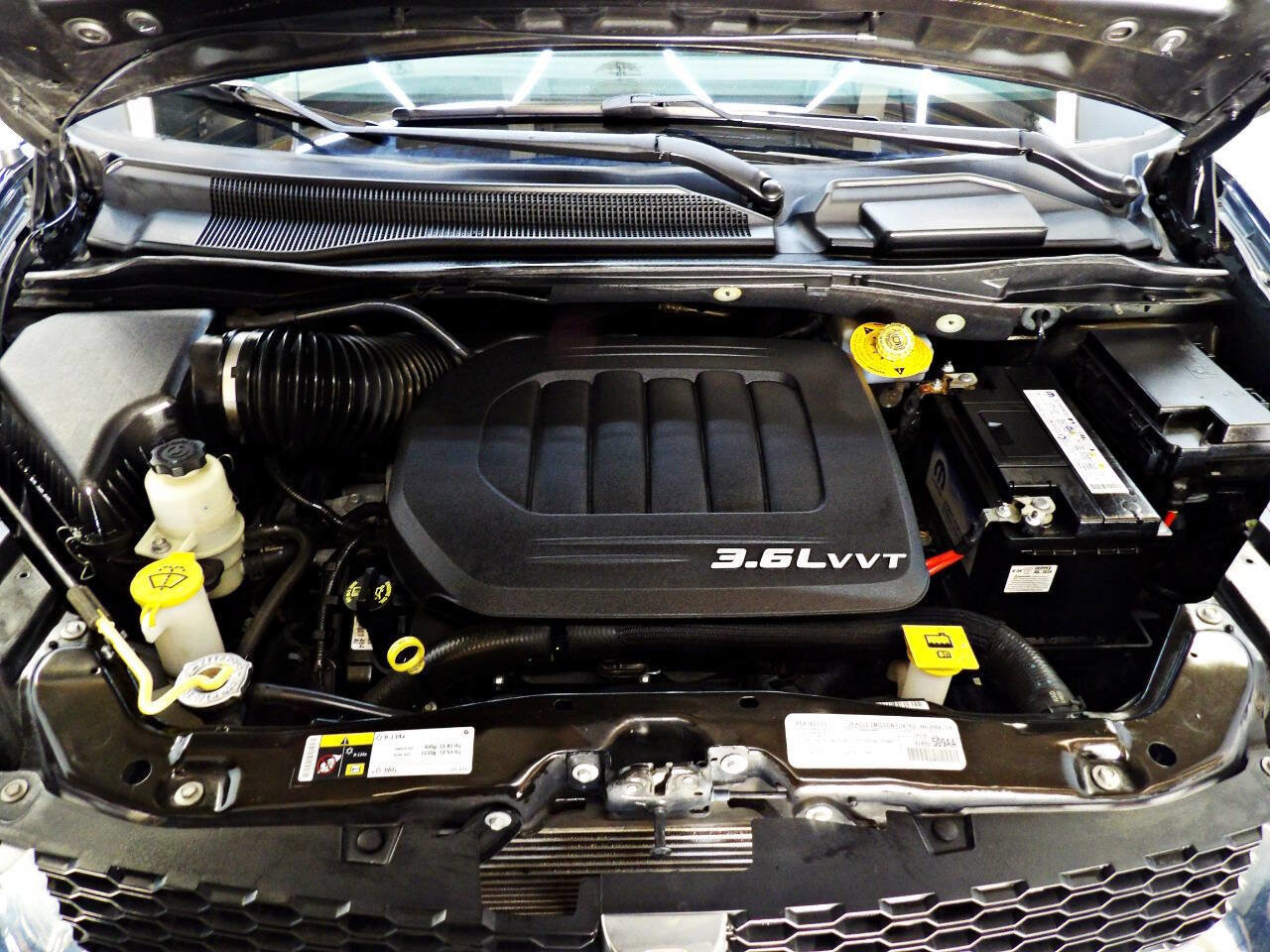 Used 2016 Dodge Grand Caravan SE image 19