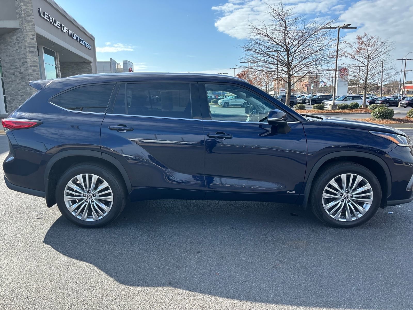 Used 2023 Toyota Highlander Platinum image 6