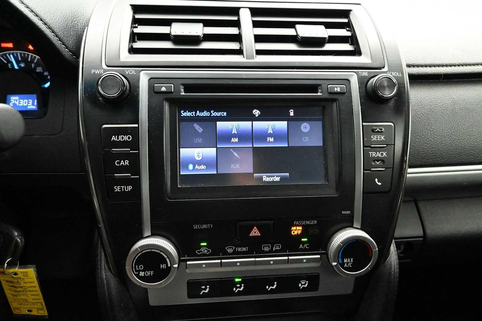Used 2014 Toyota Camry SE FWD image 16