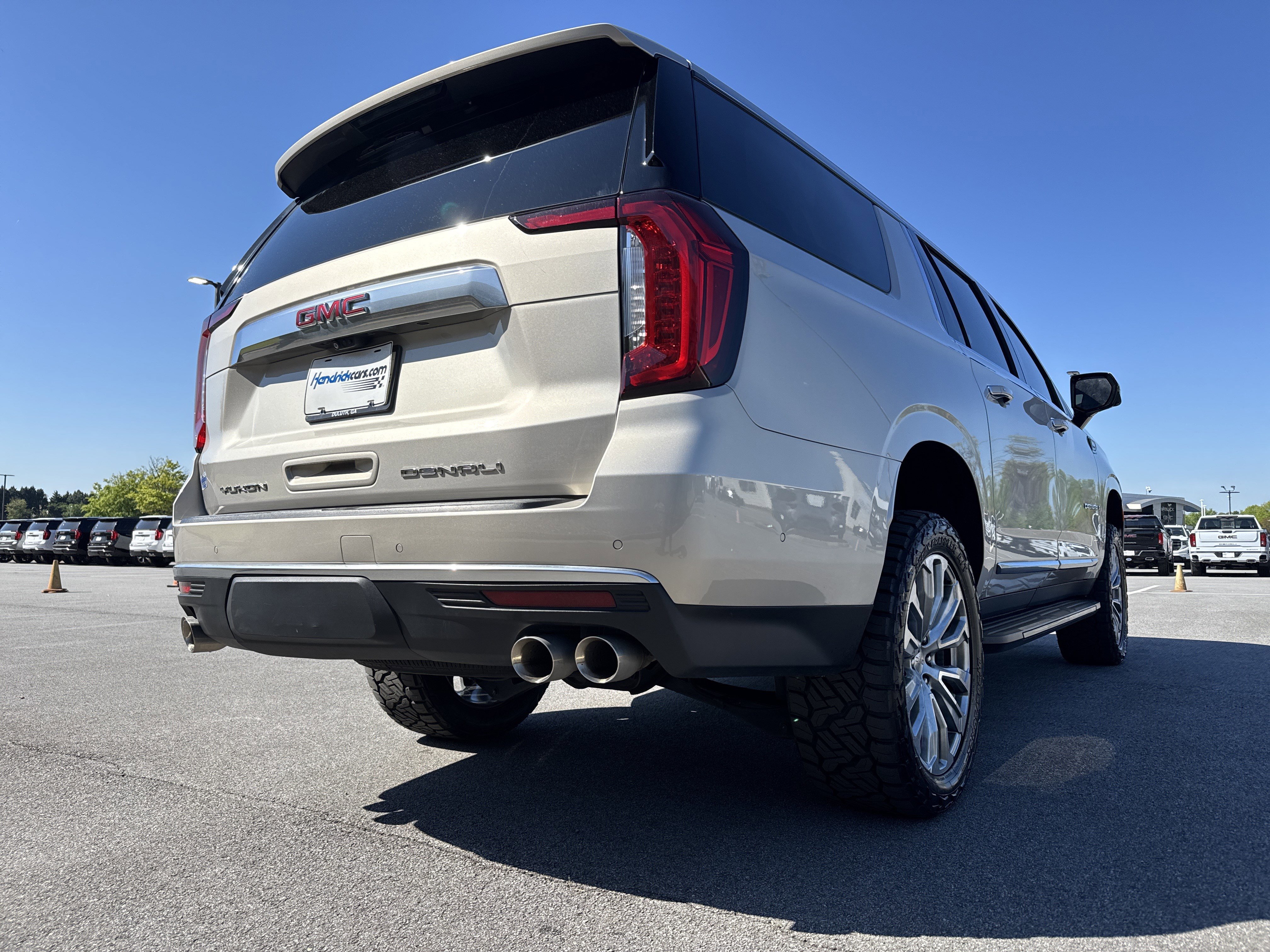 Used 2024 GMC Yukon XL Denali w/ Advanced Technology Package AWD/4WD image 10