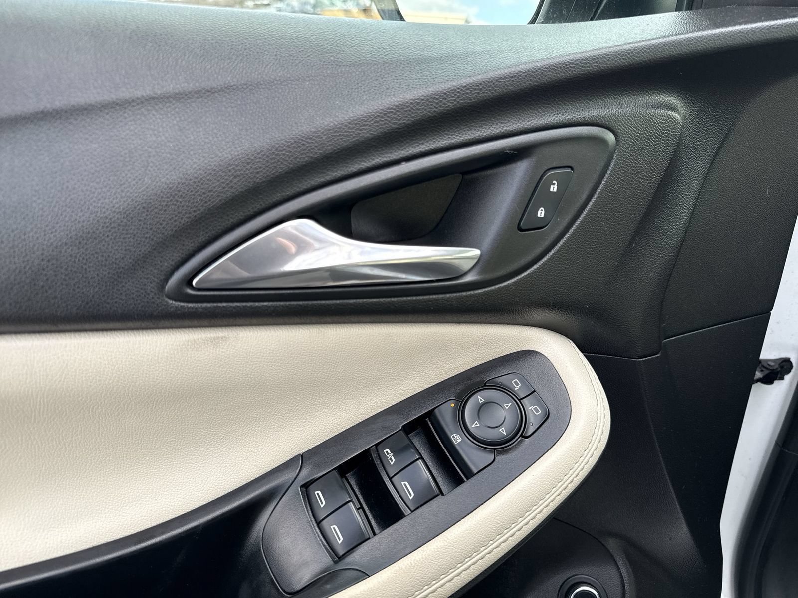 Used 2023 Buick Encore GX Select FWD image 14