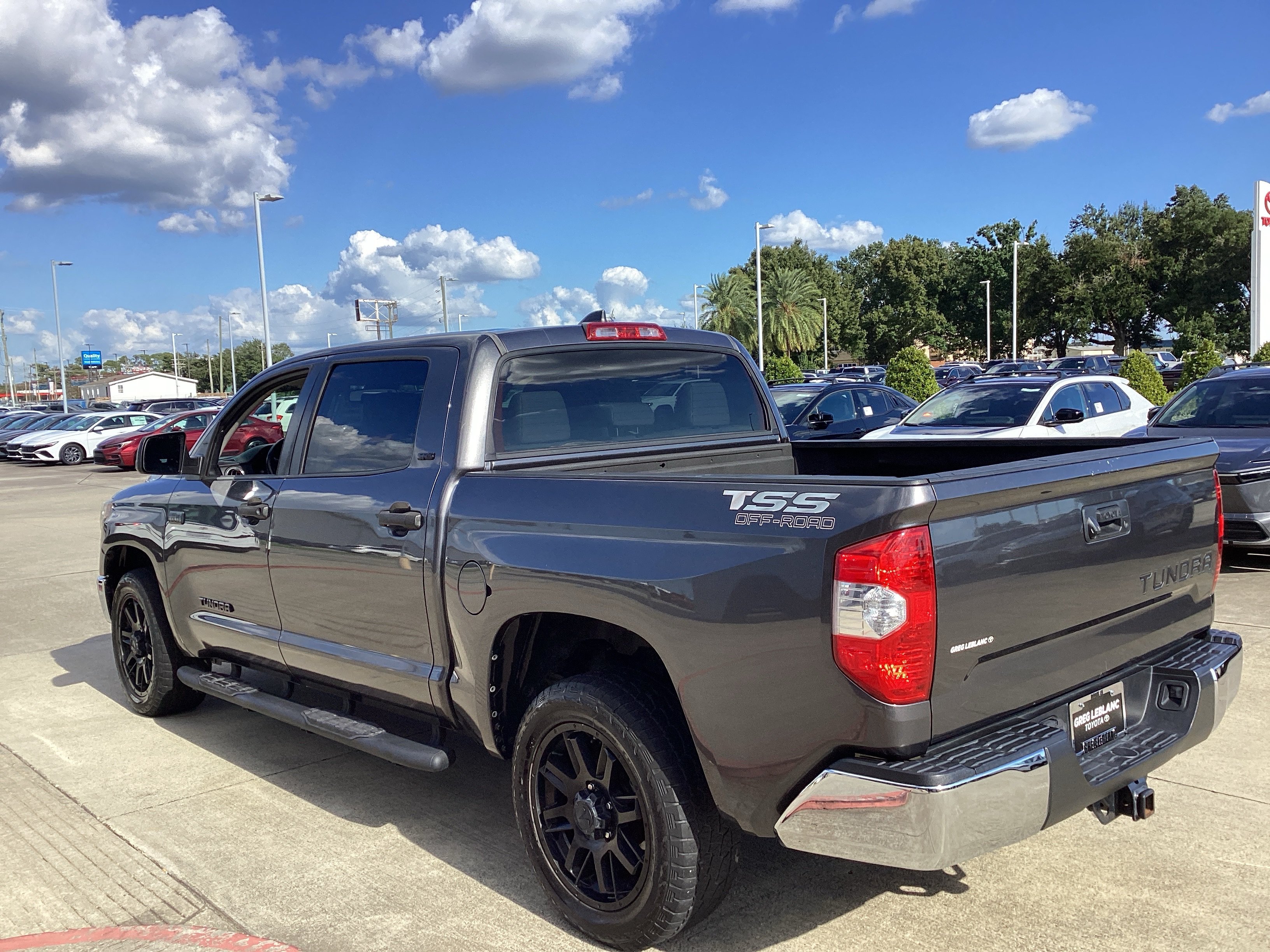 Used 2021 Toyota Tundra SR5 w/ SR5 Leather Package RWD image 5