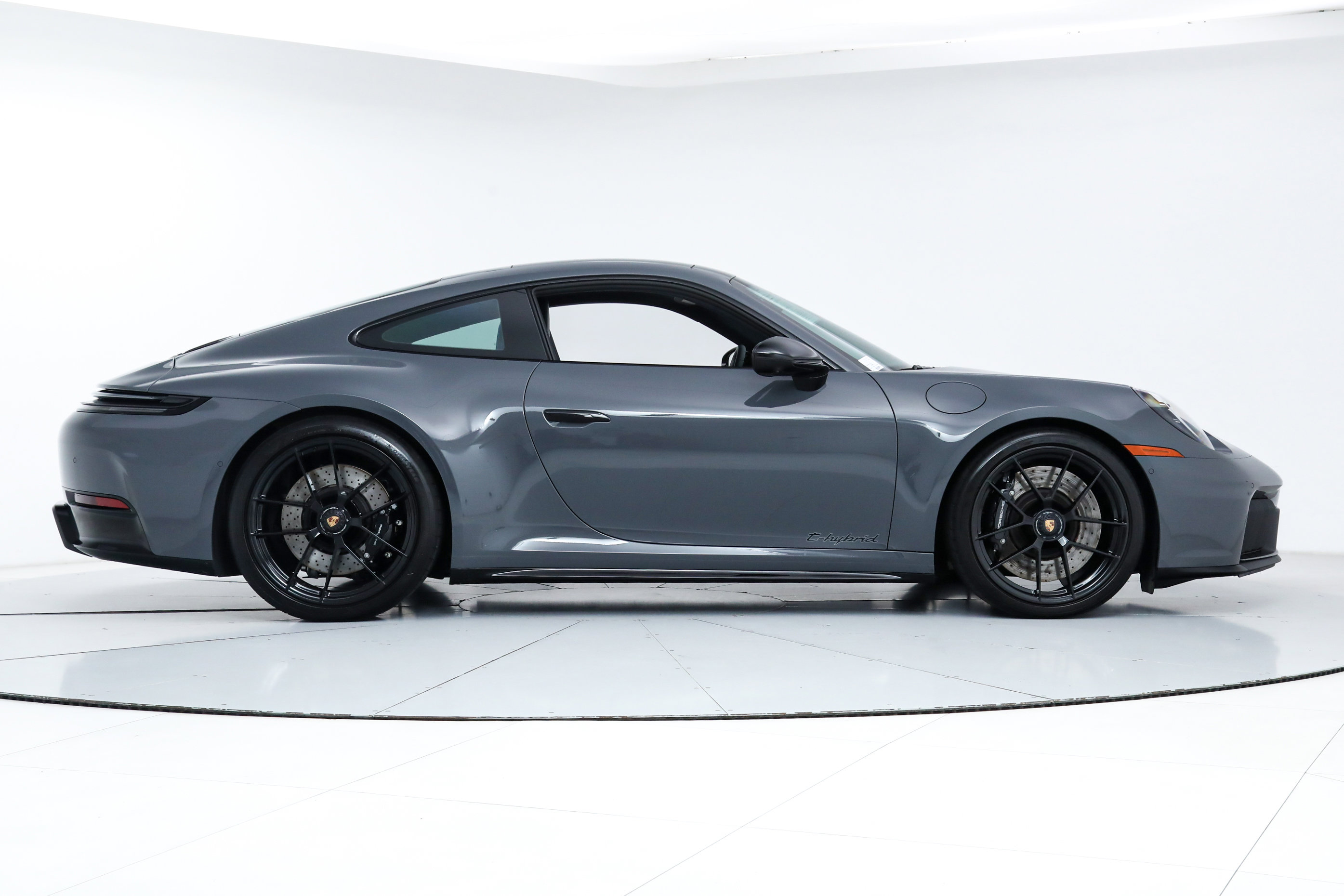 Used 2025 Porsche 911 Carrera GTS image 6