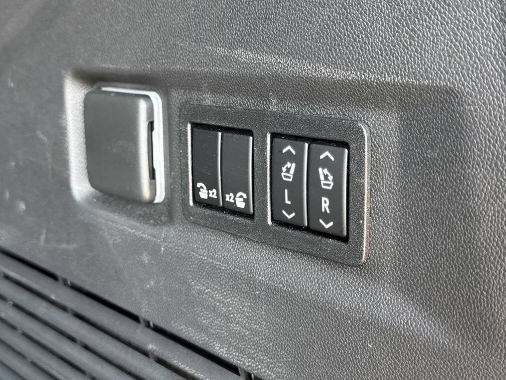 Used 2022 GMC Yukon Denali RWD image 55