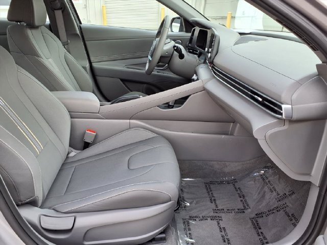 Used 2026 Hyundai Elantra Sport FWD image 12