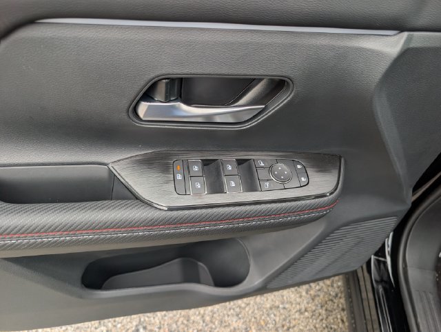New 2026 Nissan Kicks SR w/ SR Premium Package AWD/4WD image 15