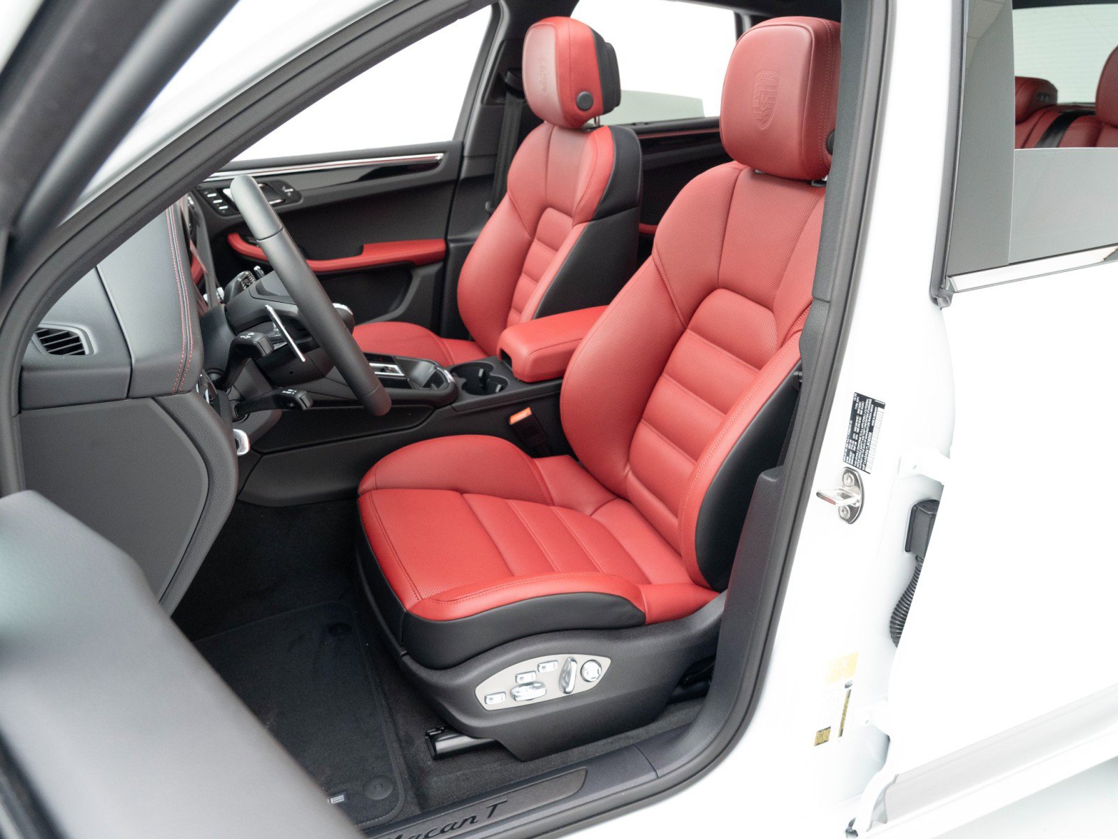 New 2026 Porsche Macan image 5