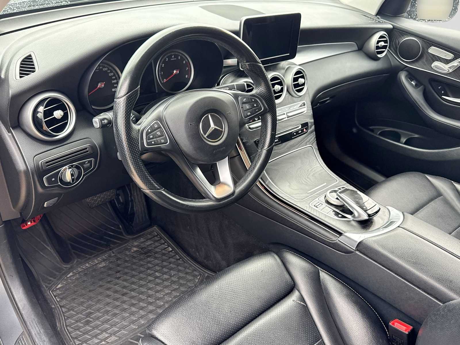 Used 2016 Mercedes-Benz GLC 300 4MATIC image 2