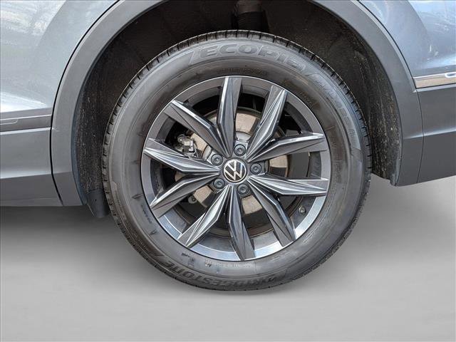 Used 2023 Volkswagen Tiguan SE w/ Panoramic Sunroof Package AWD/4WD image 23