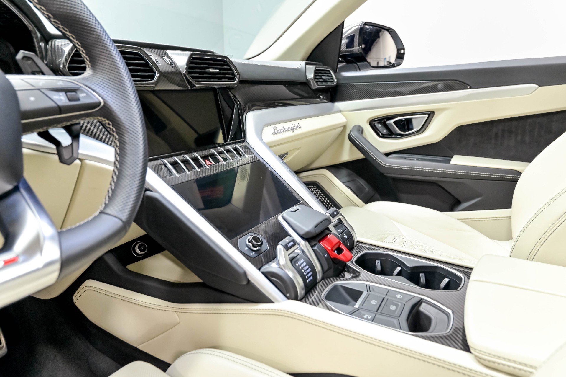 Used 2020 Lamborghini Urus AWD/4WD image 13