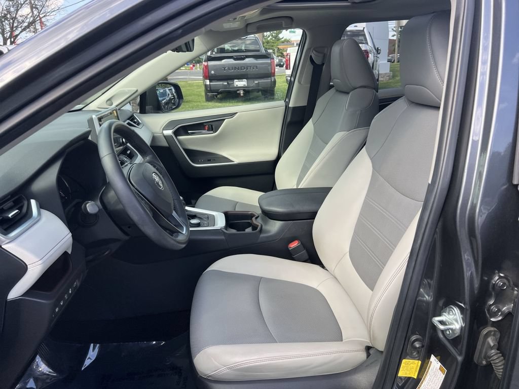 Used 2020 Toyota RAV4 Limited AWD/4WD image 13