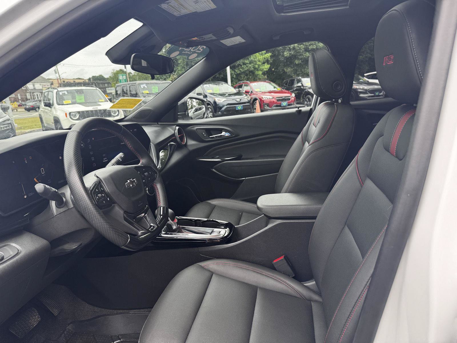 Certified 2024 Chevrolet Trax RS w/ Sunroof Package FWD image 16
