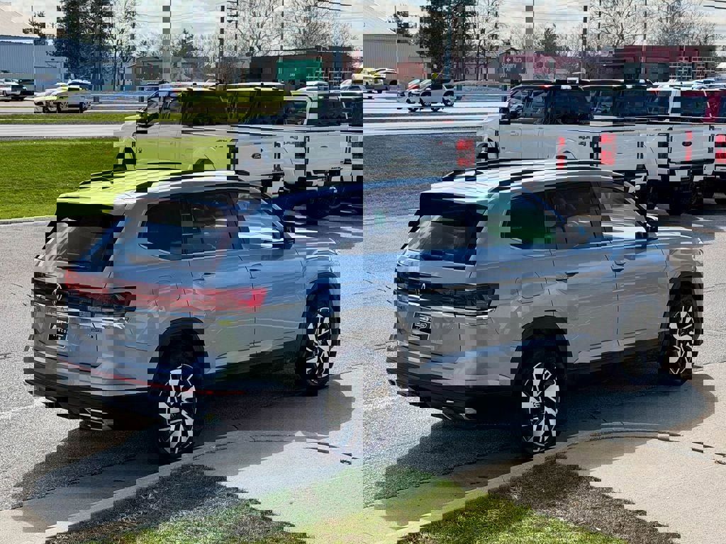 Used 2025 Volkswagen Atlas SE image 6