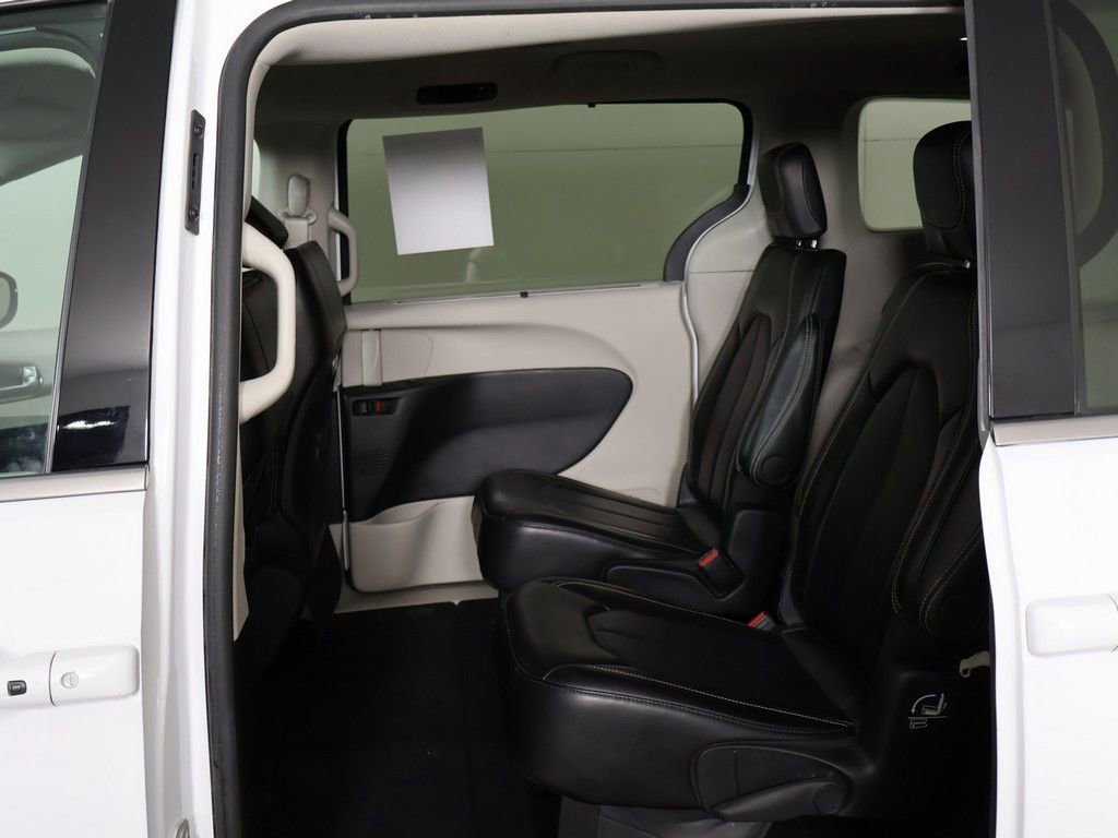 Used 2024 Chrysler Pacifica Touring-L FWD image 31