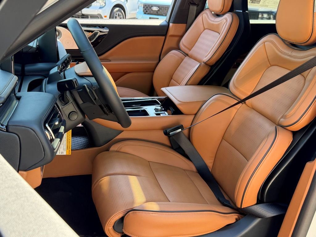 New 2026 Lincoln Aviator Black Label w/ Black Label Special Edition AWD/4WD image 15
