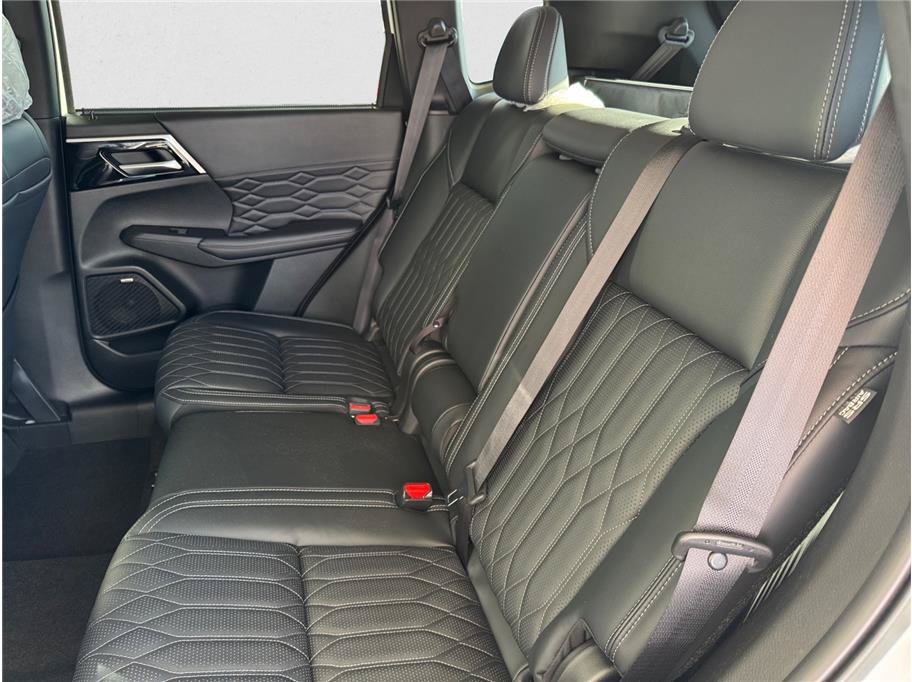 New 2026 Mitsubishi Outlander SEL FWD image 11