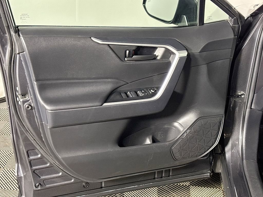 Used 2024 Toyota RAV4 LE AWD/4WD image 10