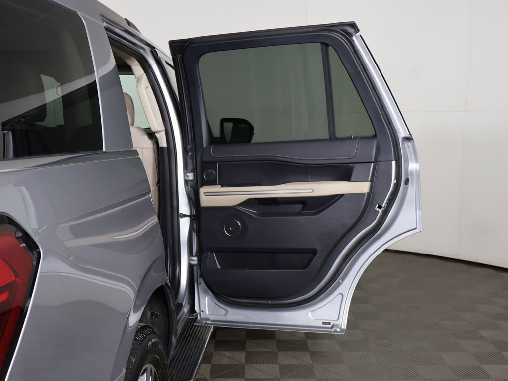 Used 2022 Ford Expedition Limited AWD/4WD image 29