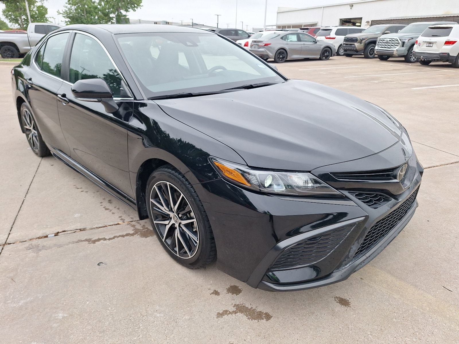 Used 2023 Toyota Camry SE FWD image 8