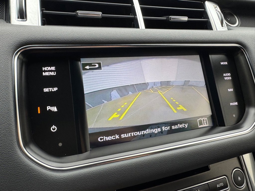 Used 2015 Land Rover Range Rover Sport SE image 17