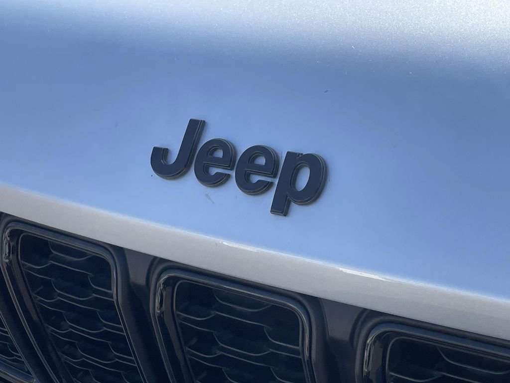 Used 2023 Jeep Grand Cherokee L Laredo image 29