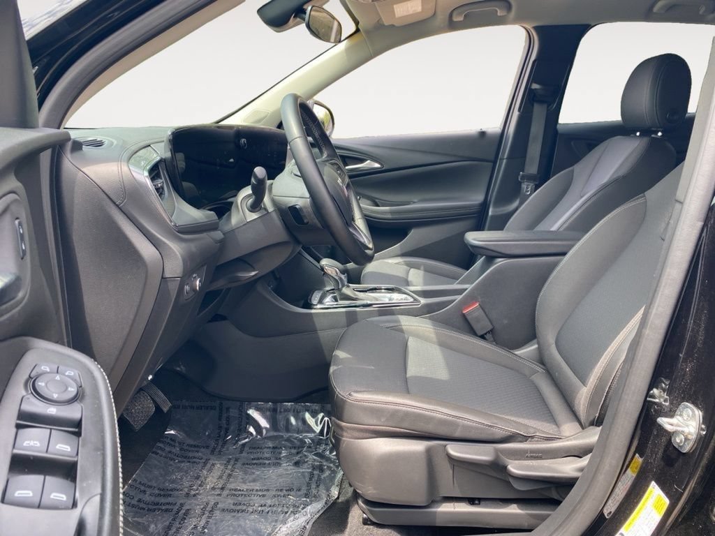 Used 2025 Buick Encore GX Preferred AWD/4WD image 19