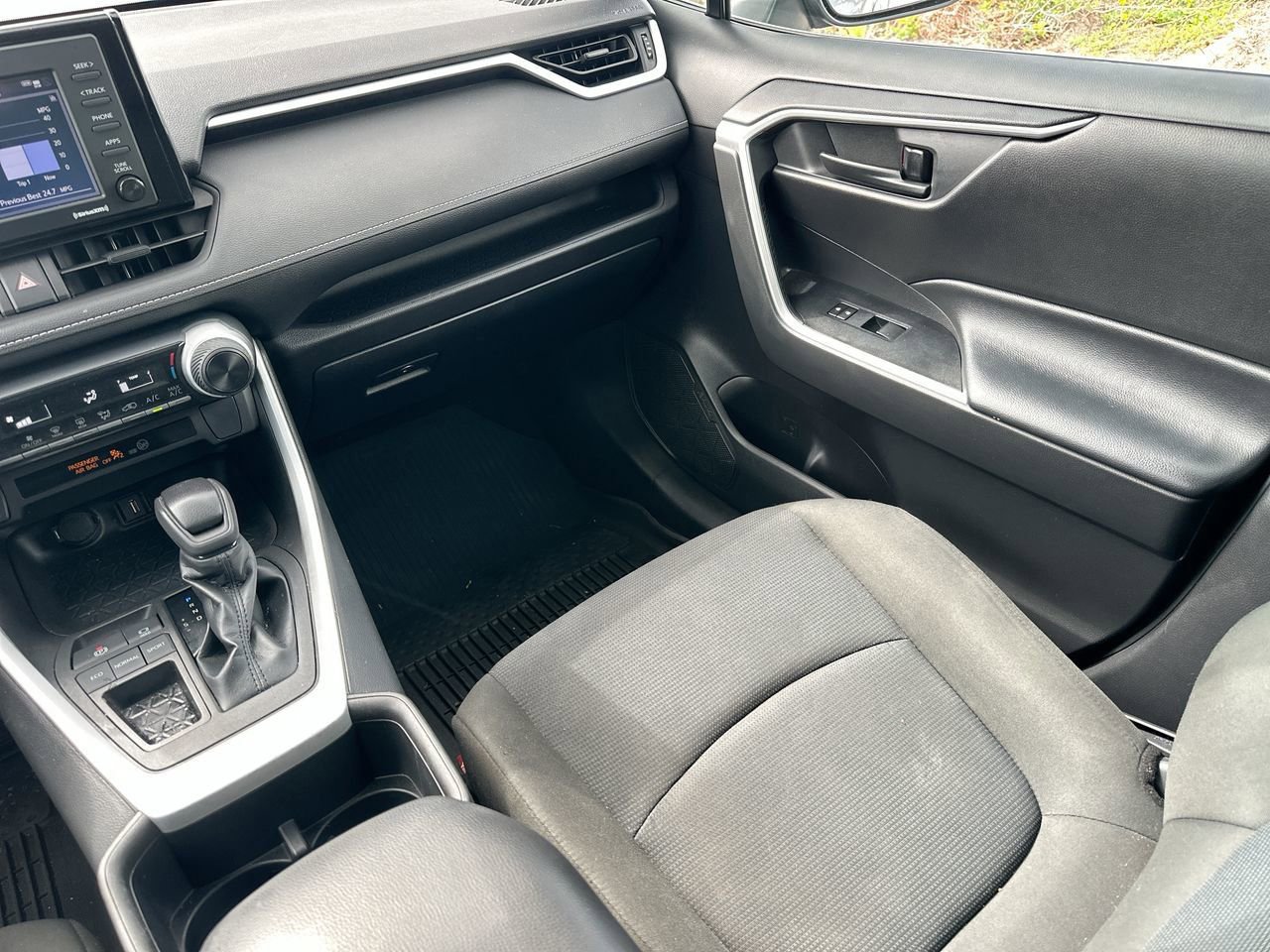 Used 2022 Toyota RAV4 LE image 13