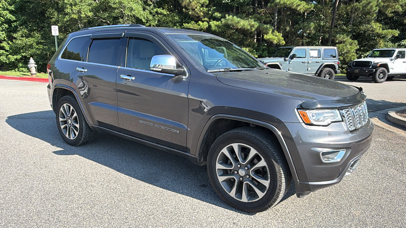 Used 2017 Jeep Grand Cherokee Overland w/ Jeep Active Safety Group AWD/4WD image 5