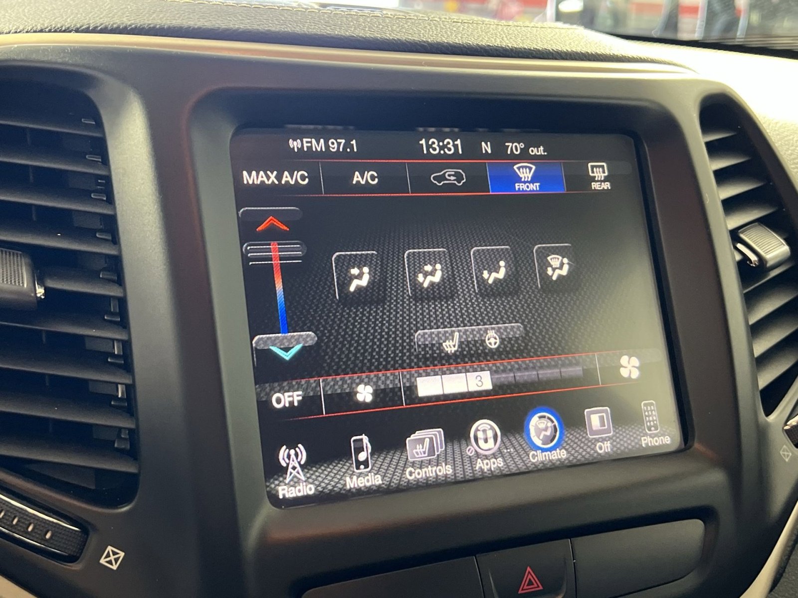 Used 2015 Jeep Cherokee Latitude w/ Cold Weather Group image 20