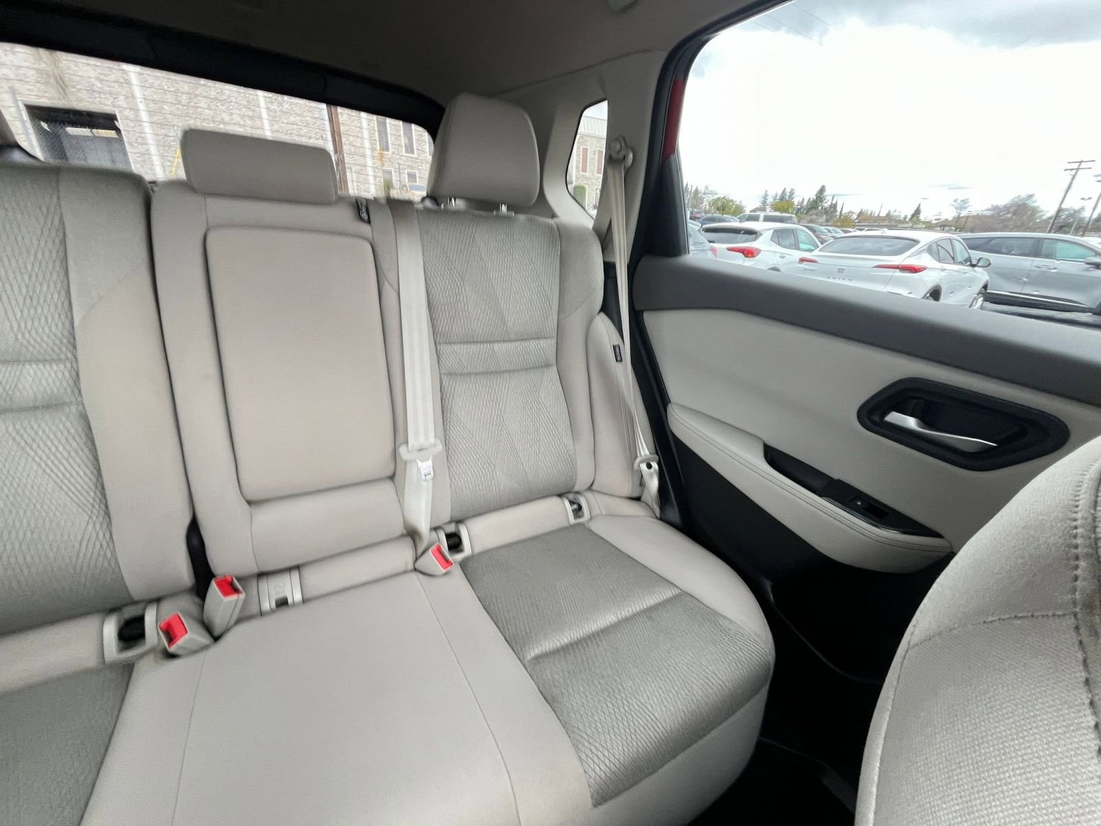 Used 2025 Nissan Rogue SV image 39