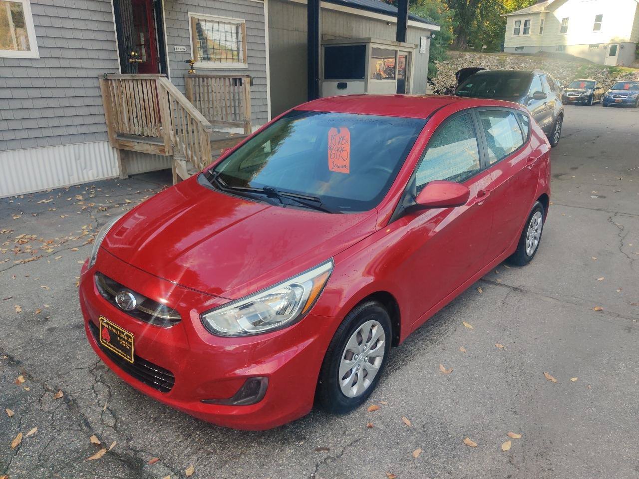 Used 2015 Hyundai Accent GS FWD image 2