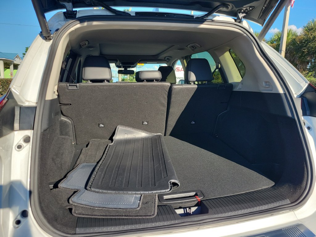 Used 2025 Nissan Rogue SV w/ SV Premium Package FWD image 7