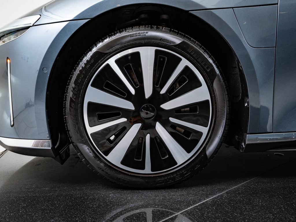 Used 2024 Lucid Air Touring image 13