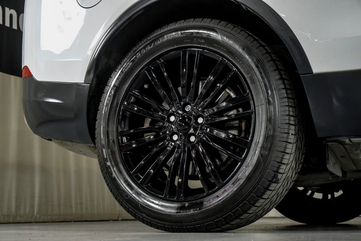 Used 2019 Land Rover Discovery HSE Luxury image 51