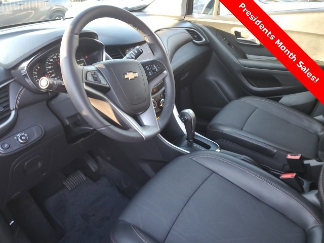 Used 2022 Chevrolet Trax LT w/ LT Convenience Package image 8