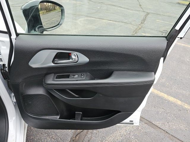 Used 2026 Chrysler Pacifica Limited image 15
