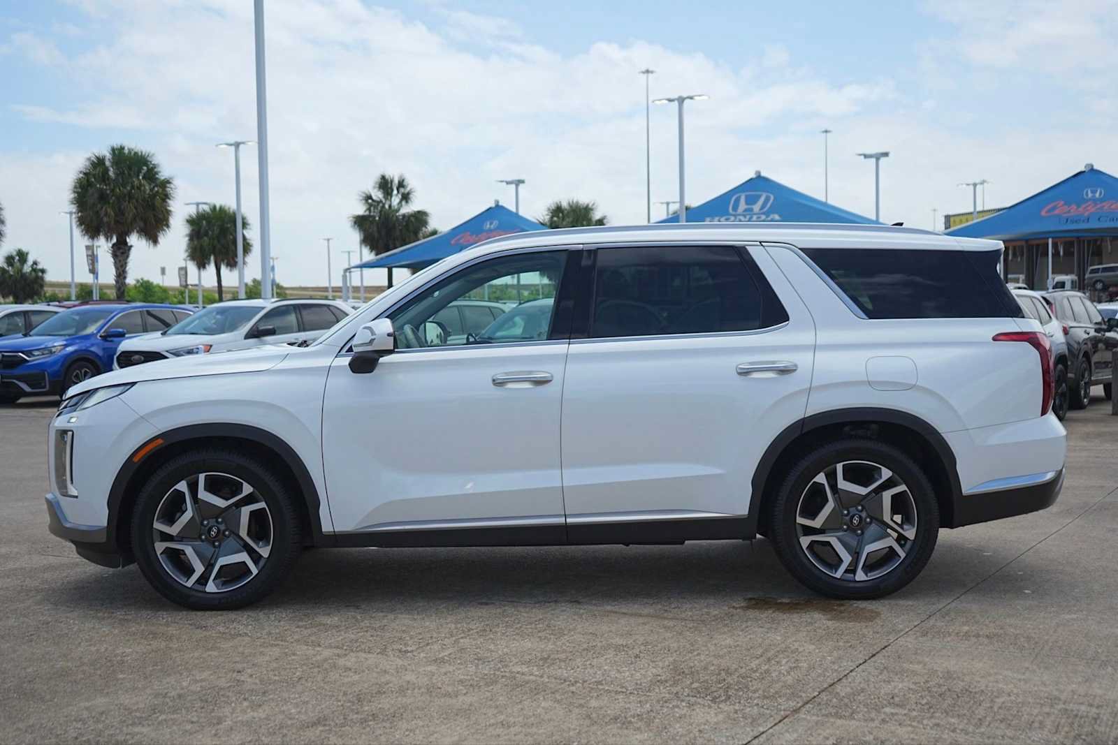 Used 2024 Hyundai Palisade Limited FWD image 3