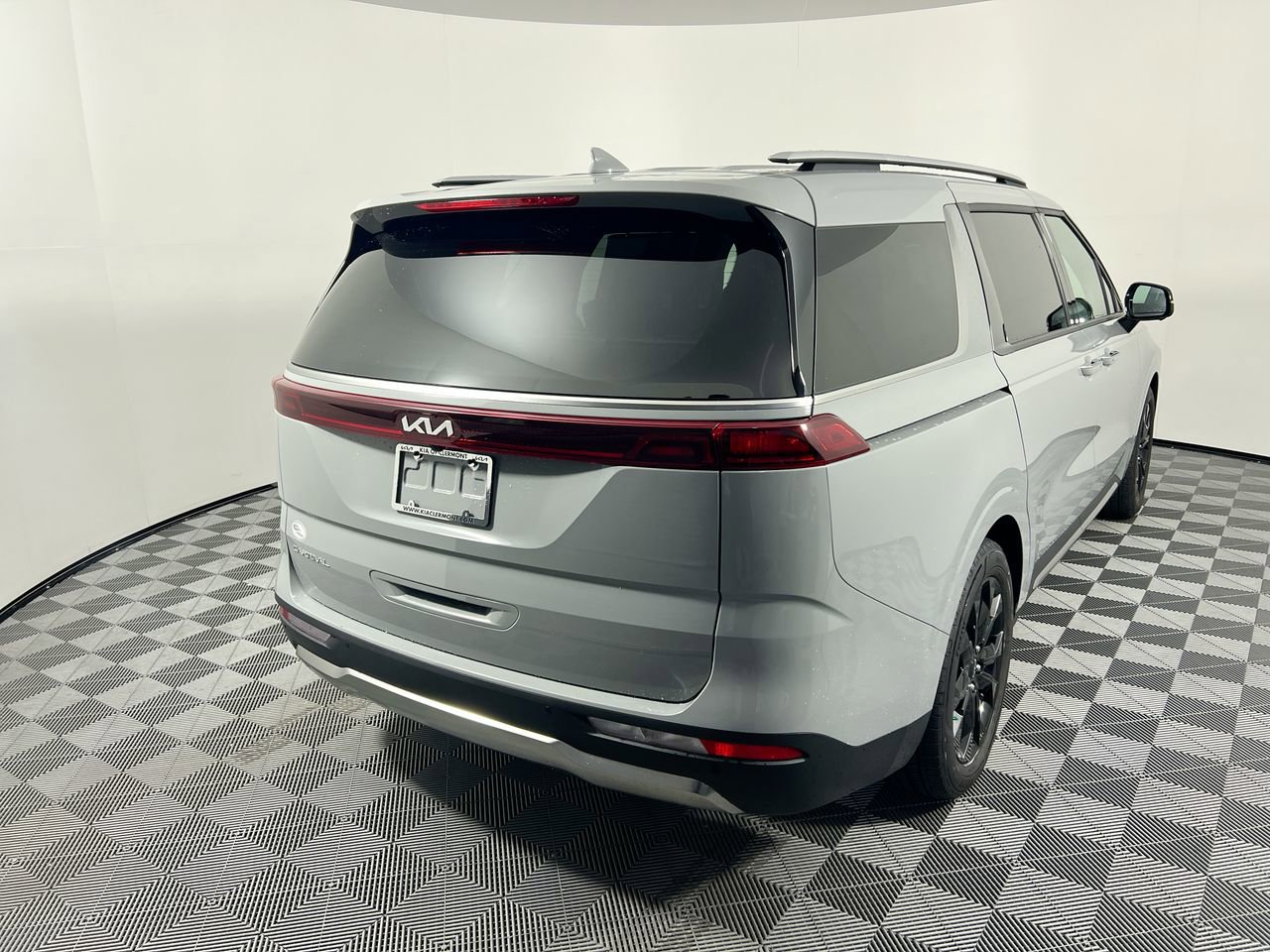 Used 2023 Kia Carnival SX Prestige FWD image 3