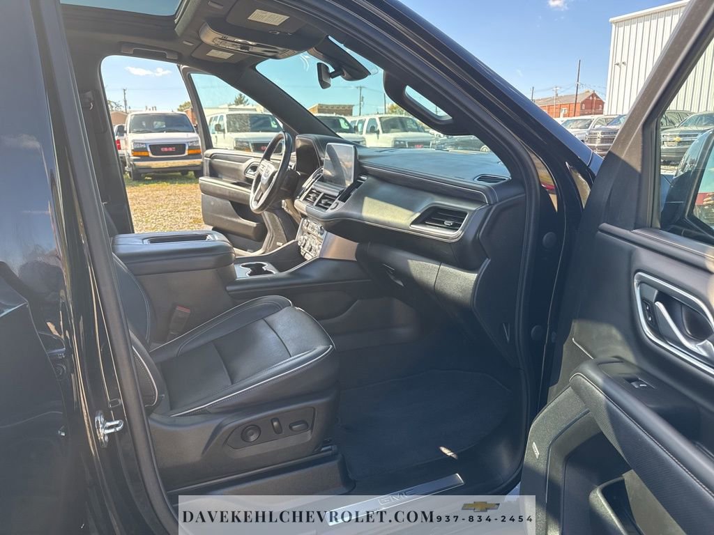 Used 2021 GMC Yukon XL SLT w/ SLT Premium Package image 30