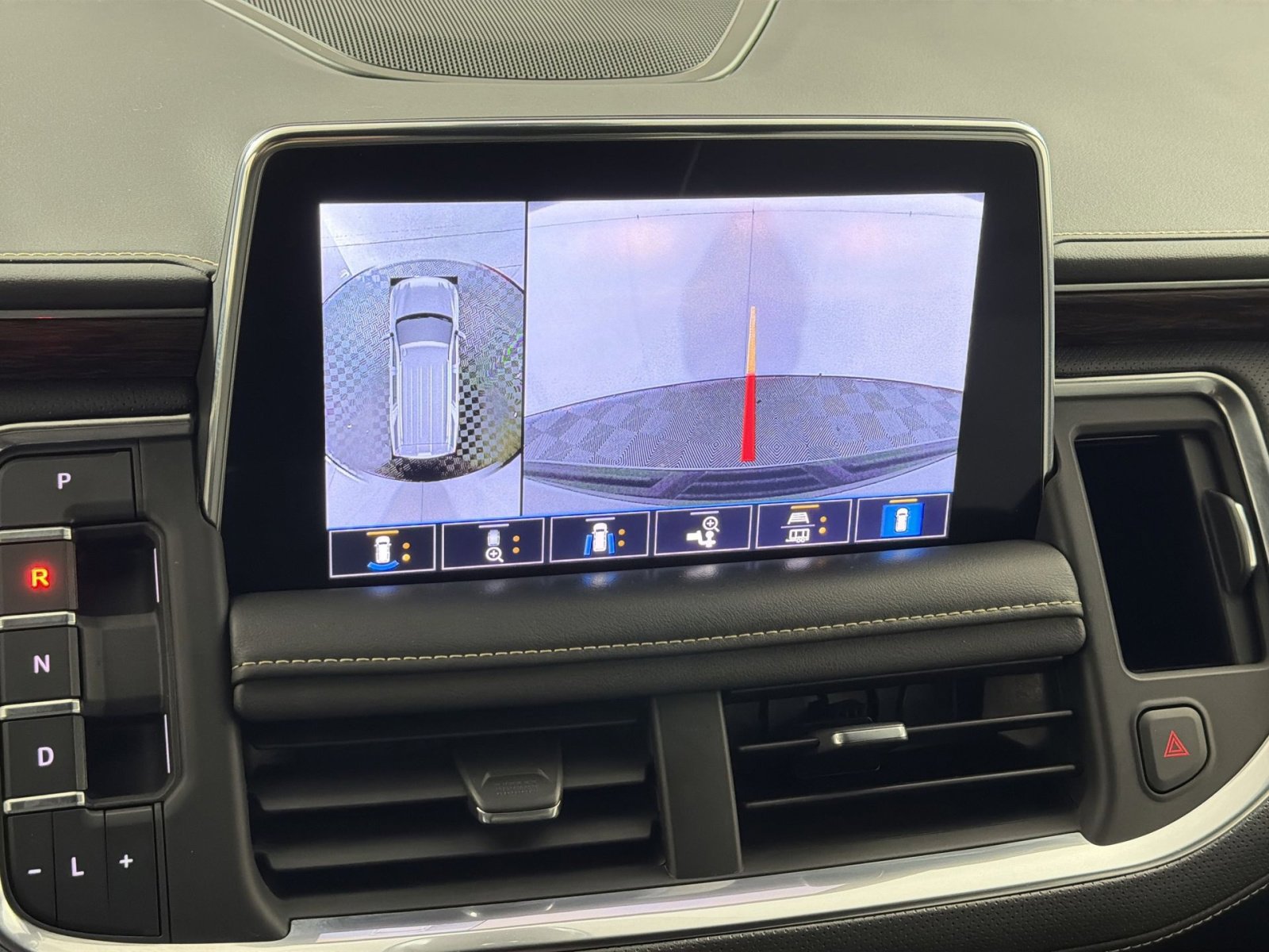 Used 2021 Chevrolet Suburban Premier image 19