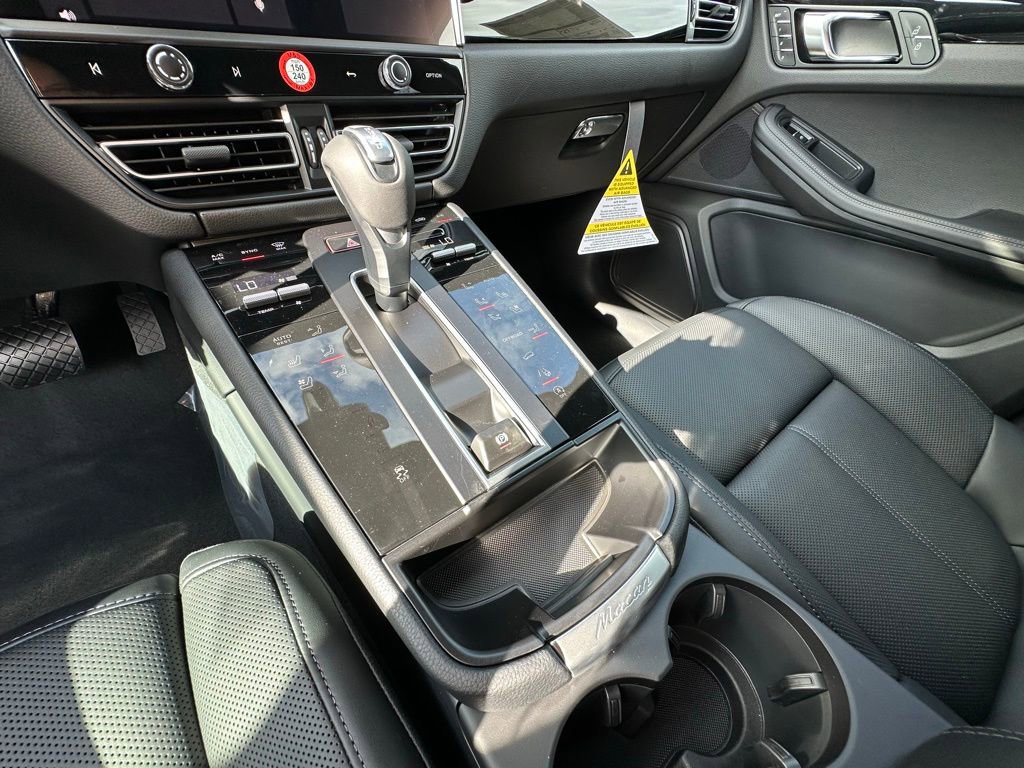 Certified 2026 Porsche Macan AWD/4WD image 26