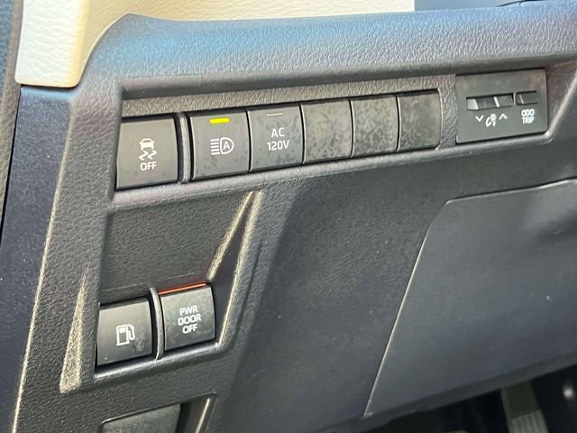 Certified 2025 Toyota Sienna Limited image 22