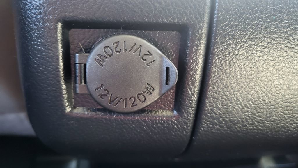 Used 2013 Toyota Tundra 4x4 Double Cab w/ SR5 Pkg image 25