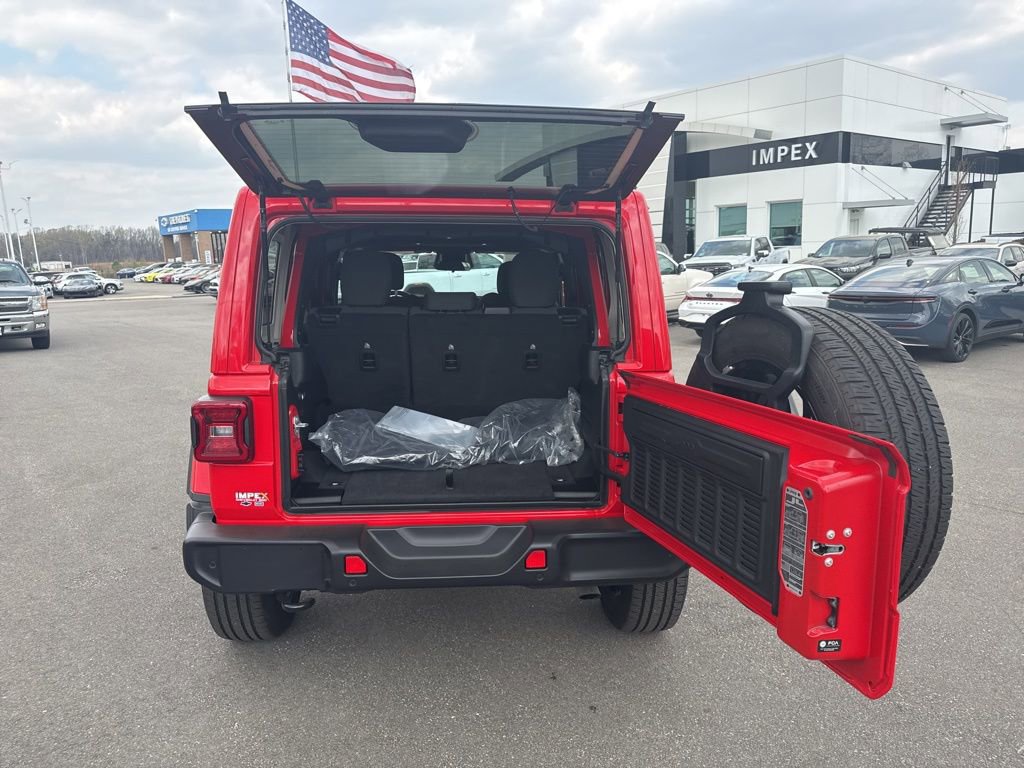 Used 2025 Jeep Wrangler Unlimited Sahara w/ Safety Group image 26