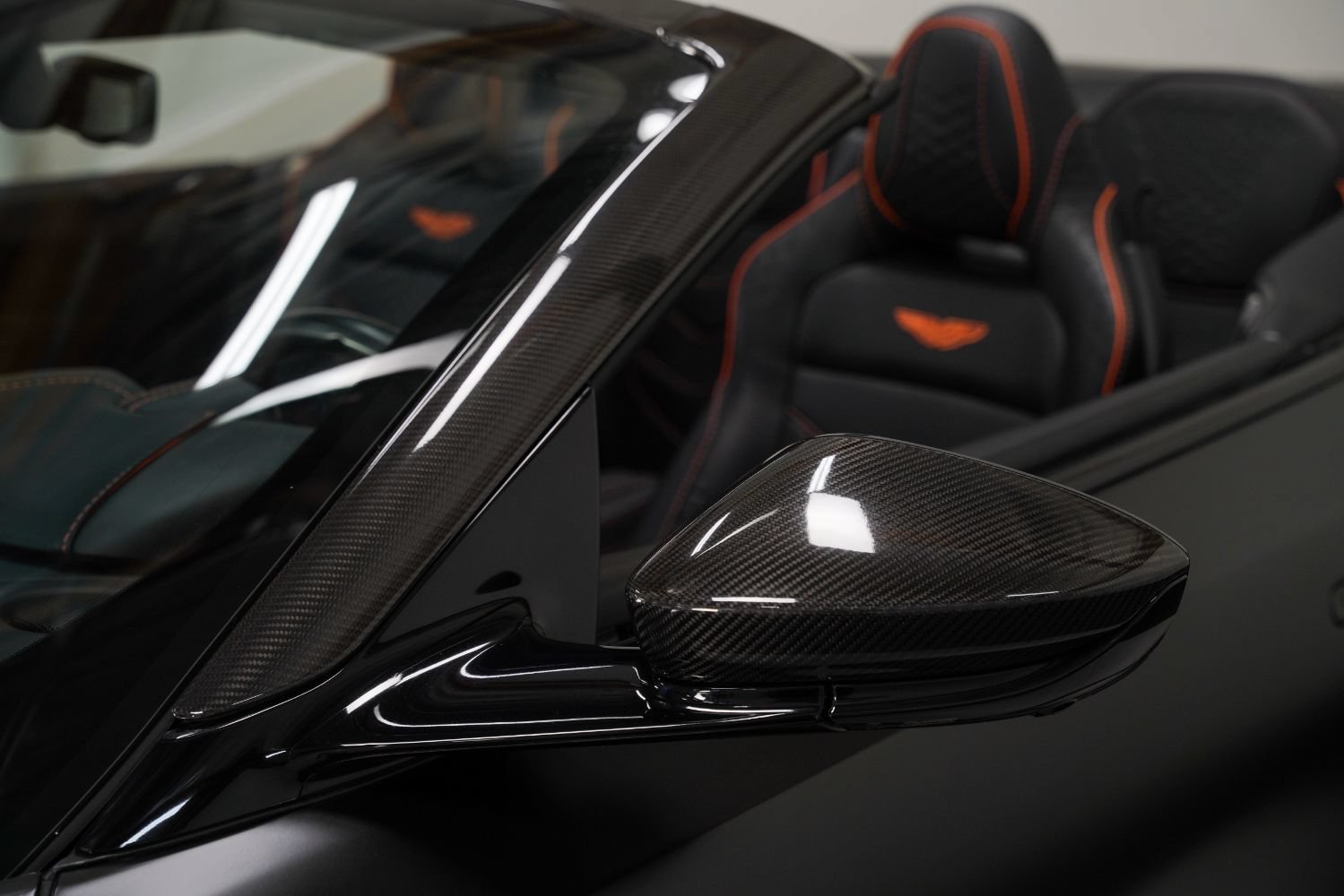Used 2022 Aston Martin DBS Superleggera Volante RWD image 16