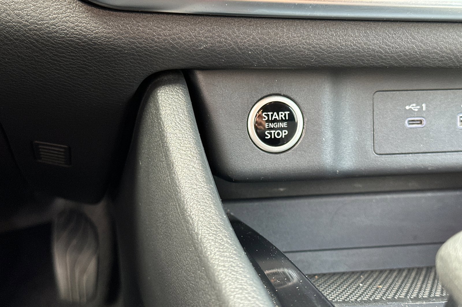 Used 2023 Nissan Rogue SV image 22